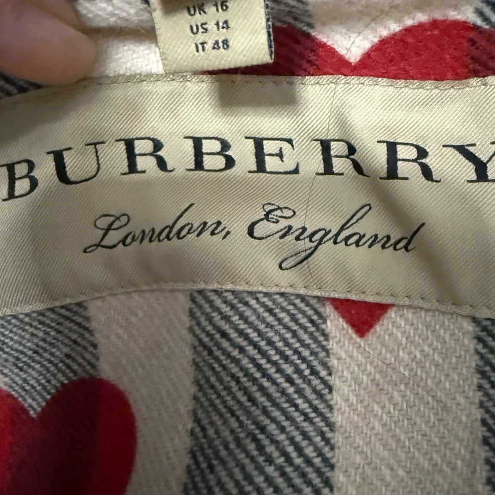 Burberry duffle coat in a beige or camel colorway with a heart-pattern EUC - Picture 4 of 13